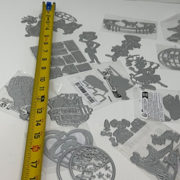 20 Thinlits Die Cuts Bundle Random Mix Characters Animals Holiday Scrapbooking - Picture 11 of 12